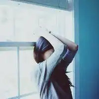  微信头像美女黑白背影侧脸微信头像图片大全