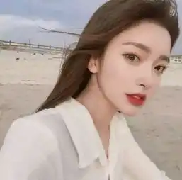  ins风女生头像想含笑合群奈何孤独成性