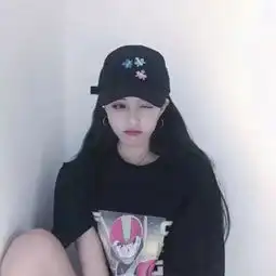女生头像戴口罩 冷酷遥