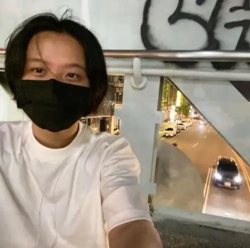  林靖恩夜宿街头半年,精神已正常晒最新自拍,400万遗产不知去向