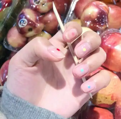  学生党超爱的ins风美甲,自带隐身效果,少女心炸裂