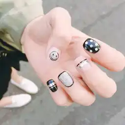  5款直戳少女心的ins风美甲美炸天