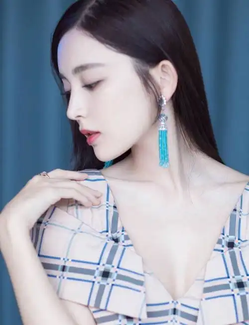  baby上镜全靠小翘鼻,没任何多余鼻尖肉的董洁才叫挑不出毛病