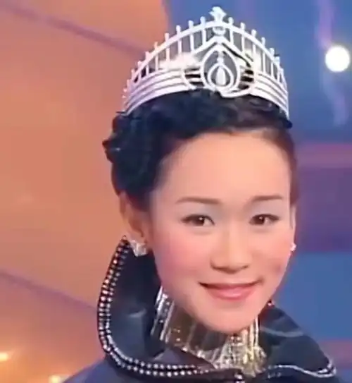  港姐杨思琦内地过年,与两娃分隔两地,在广州做义工为老人送年货