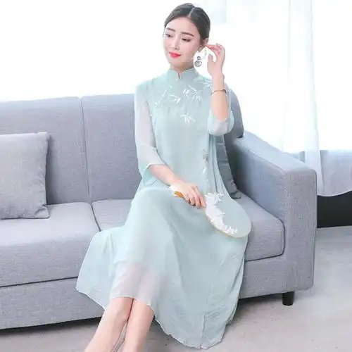  爱上粉色调季节染上连衣裙,犹如仙女下凡,清新脱俗