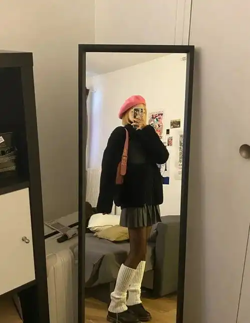  冬天别再披头散发了,髦女人都爱戴贝雷帽,洋气又好看