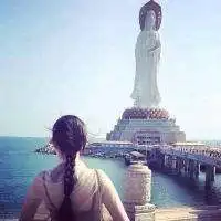  素描背影女孩远景图片微信头像图片大全
