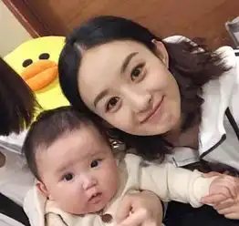 看了杨幂和杨颖生完孩子出院的样子,赵丽颖不淡定了