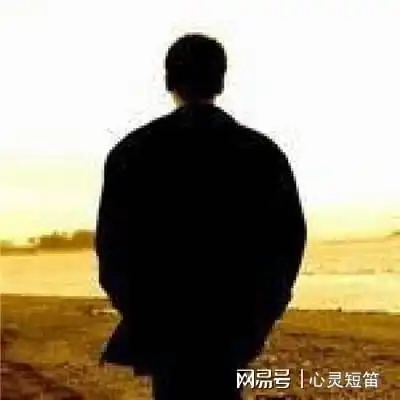 男生冷酷微信头像背影
