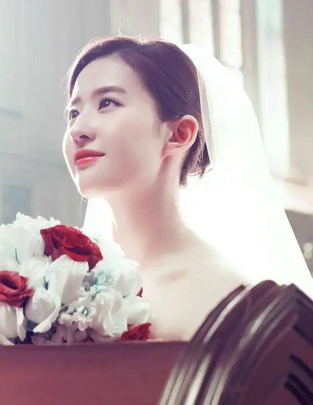  婚纱造型大盘点,热巴身材令人羡慕可惜遇到全方位优越的她
