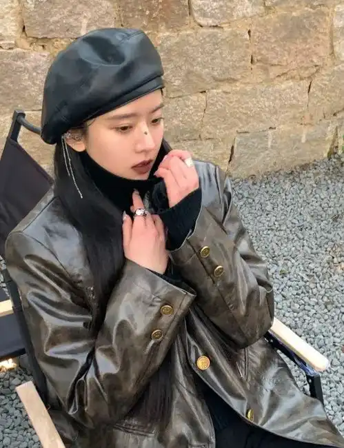  冬天别再披头散发了时髦女人都爱戴贝雷帽,洋气又好看