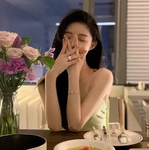  小众美女头像