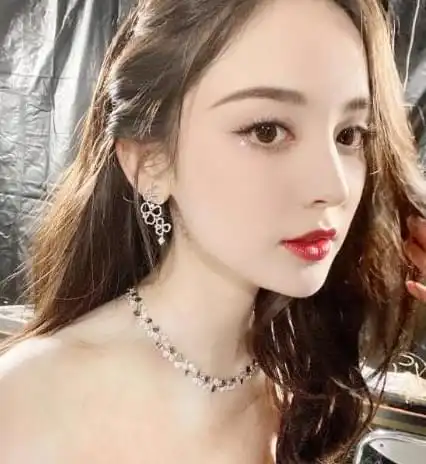 女生头像萌笑古力娜扎