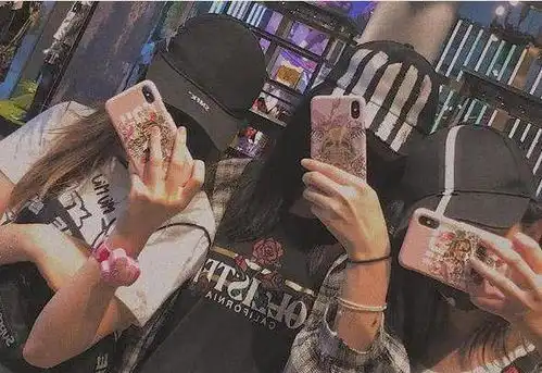  王菲女儿李嫣上街两小时花销20w,闺蜜团的家庭背景都不一般