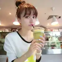 简约微笑头像女生