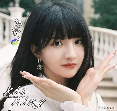  硬糖少女303夏日胶片感海报,全员元气笑容,刘些宁的刘海显脸小