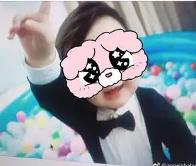  同样都是女星,杨幂拒绝曝光,baby晒小海绵庆生照获黄晓明比心