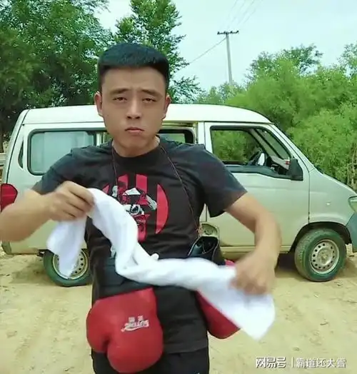  当海澜之家遇上铁山靠,邦邦两拳,股票涨了,同款也卖断货