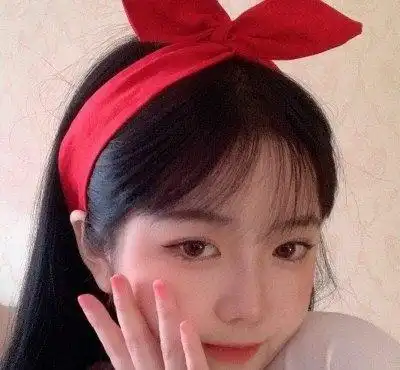  女生常用手摸这3地方,颜值会幅度降低,中了要赶紧改正