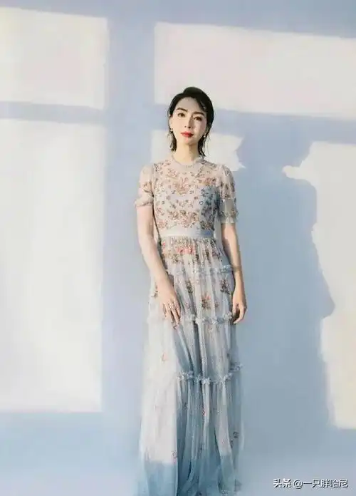  夏天再懒也别穿短裤,不得体学学董卿陈数这样穿,减龄还气质