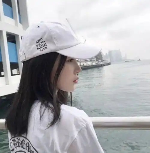  女生头像ins风酷酷的女生头像
