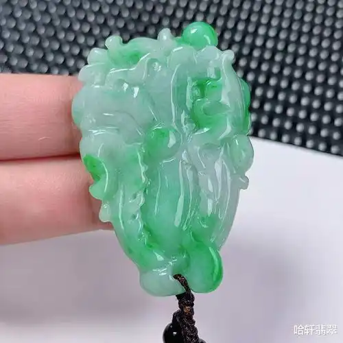  戴这些翡翠挂件能够招财进宝还不快来看