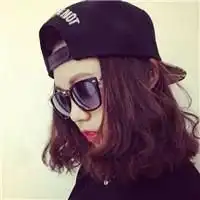 女生戴帽子口罩超霸气头