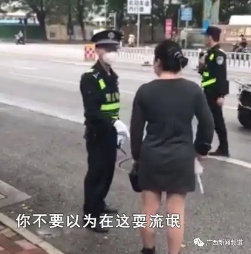 好看的女士戴口罩头像防