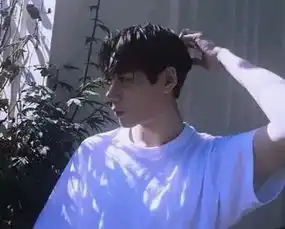  不用烫染也好看的男士发型设计搭配