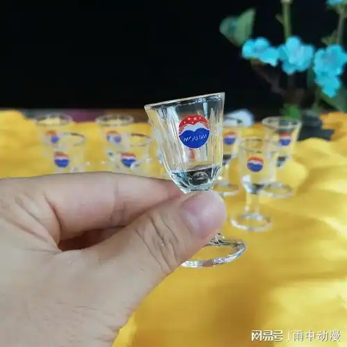  买茅台时,赠送的小酒杯只是用来喝酒的吗建议弄懂,避免闹笑话