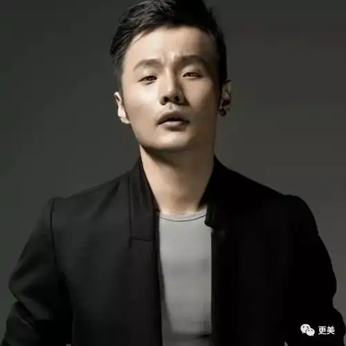  终于敢秀身材了娜扎一袭v领长裙,美得其他女星闭麦