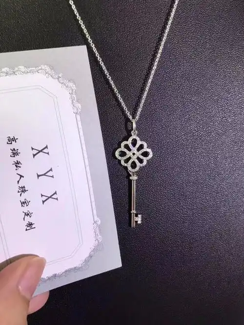  帮忙看下这个vca四叶草项链真假