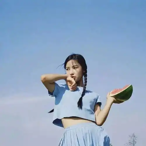 文艺小清新头像动漫女