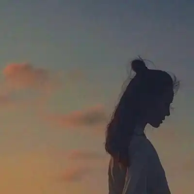  你不快乐是因为你得不到又忘不了qq女生头像我要个性网