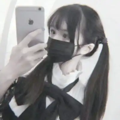 女生戴帽子口罩超霸气头