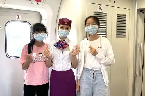  美丽动姐提醒暑假出游小朋友注意戴好口罩防疫