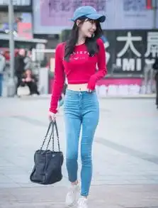  街拍摄影没有什么复杂的点缀,简单就可以很时髦