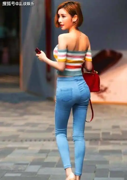  幸福就是紧握的手,甜蜜的微笑