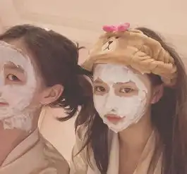  李嫣凌晨晒写真,与闺蜜同框站姿撩人,比妈妈王菲更有女人味儿