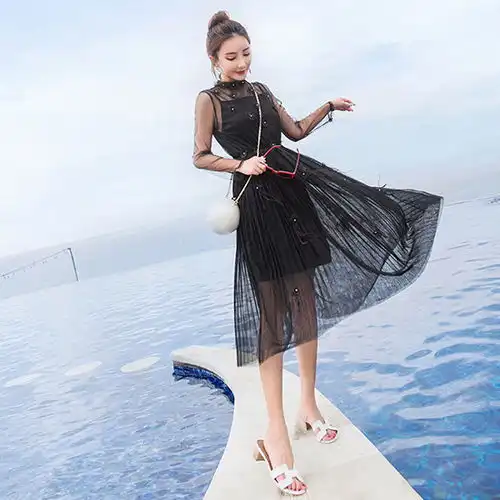  美美的吊带连衣裙,上身清新脱俗又不失典雅