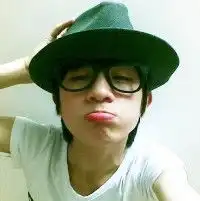 qq头像男小孩戴眼镜