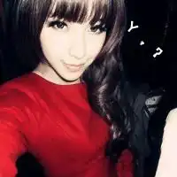  麻烦有品位的各位帮我看看这两套qq情侣头像那个比较好