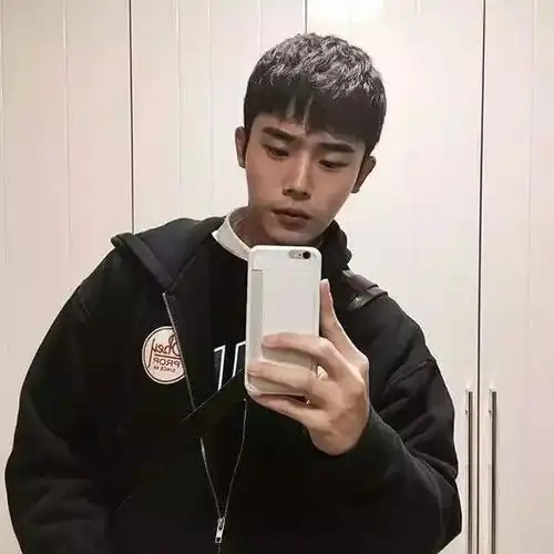  单眼皮男生要怎样选择一个合适的发型