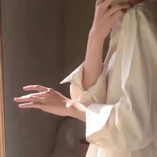 女生头像ins质感干净学生恐婚症
