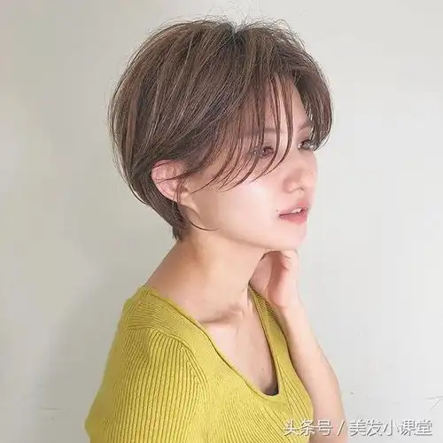  嫌发型不好看不如换今年最流行的短发