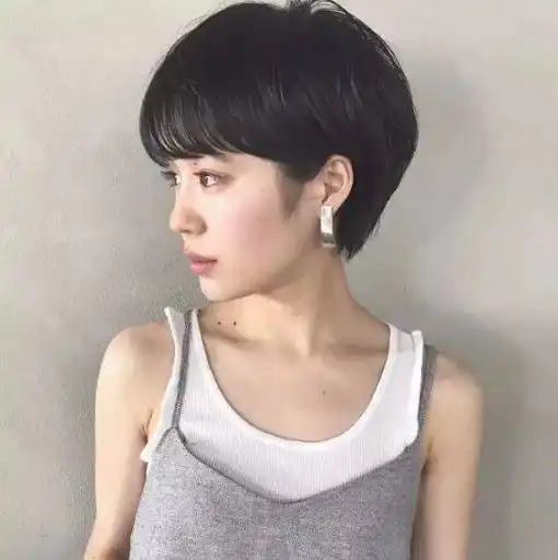  超短发型女