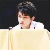  易烊千玺帅气图片大全微信头像微信头像图片大全