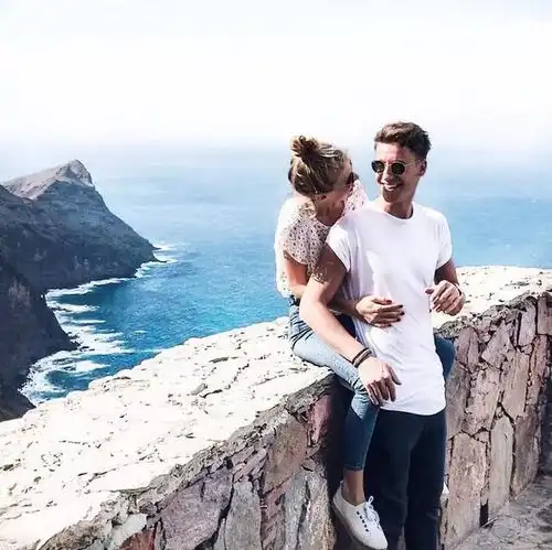 四人头像一人一张分开婚