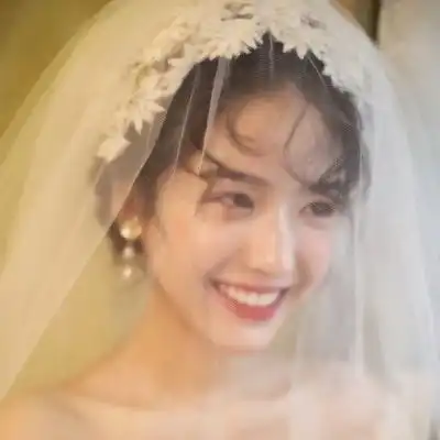  高清唯美优雅微笑女生头像图片
