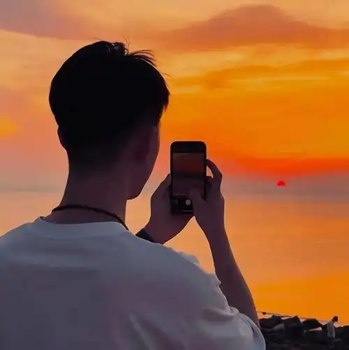 不露脸男生头像背影